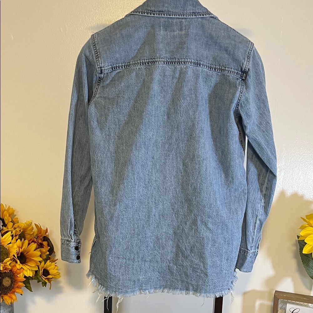 Lucky Brand Women’s Denim Chambray Button Down Shirt Small - Picture 7 of 8